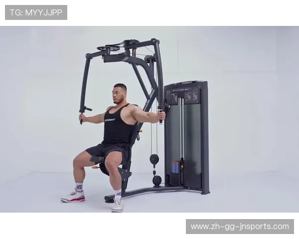 蝴蝶式夹胸健身器材训练方式讲解